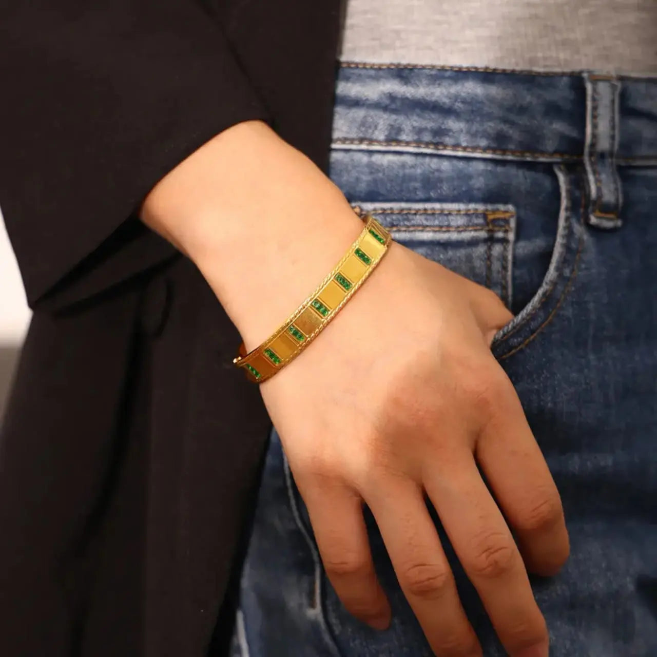 Artificial jewelleryAKaccessories