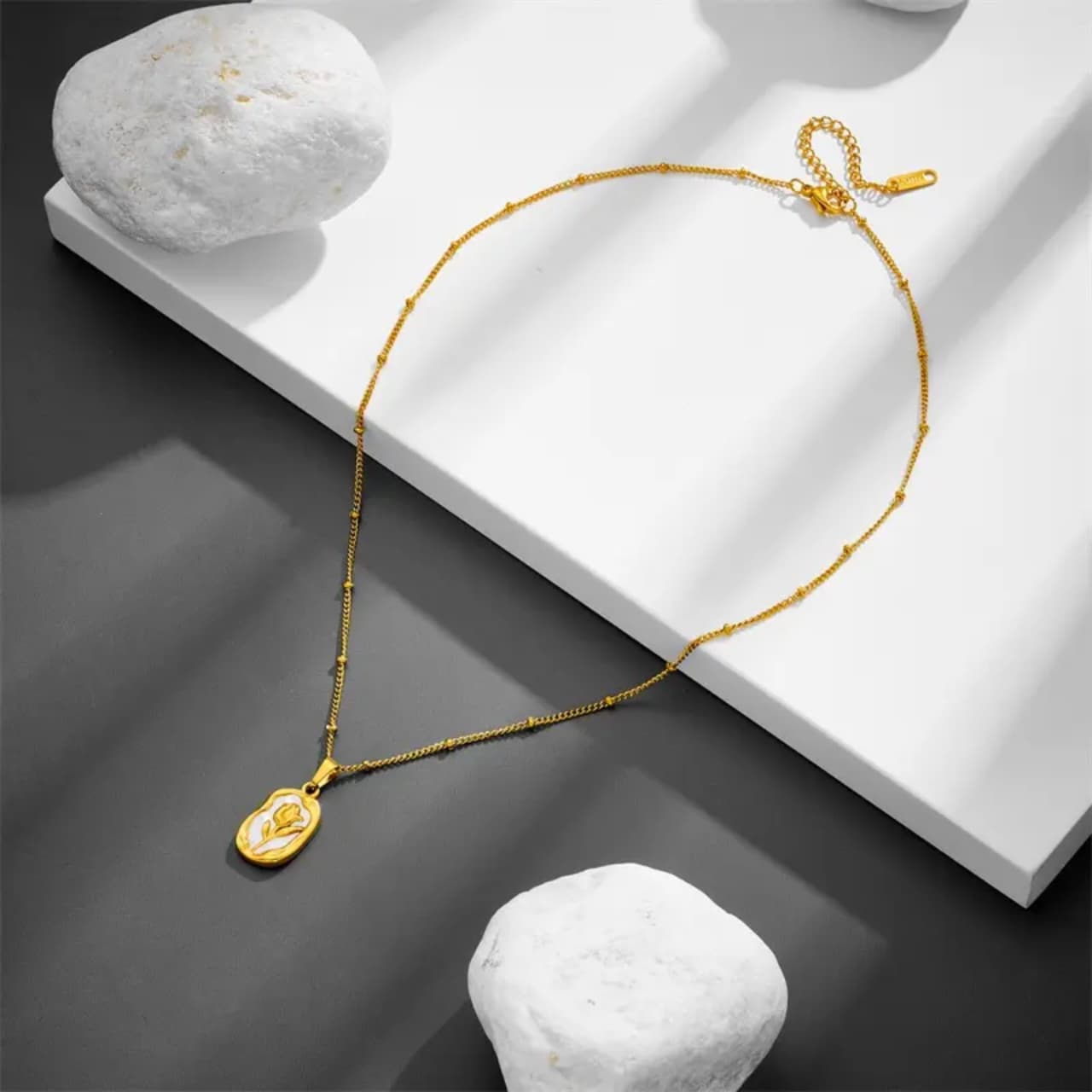 Artificial jewelleryAKaccessories