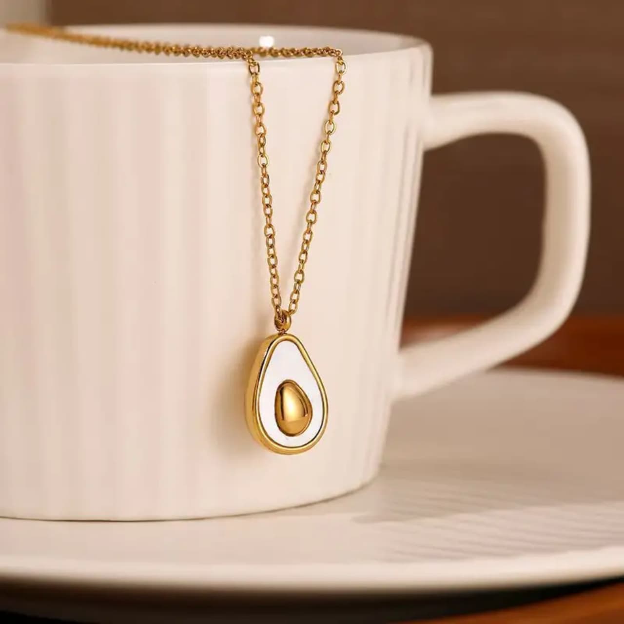 Drop shells necklace