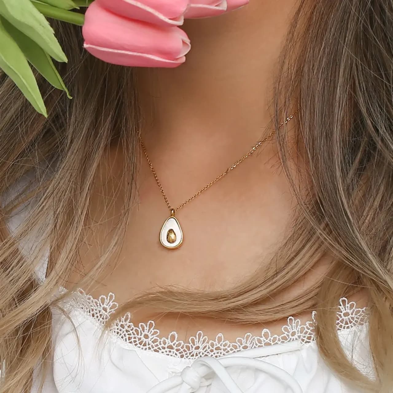 Drop shells necklace