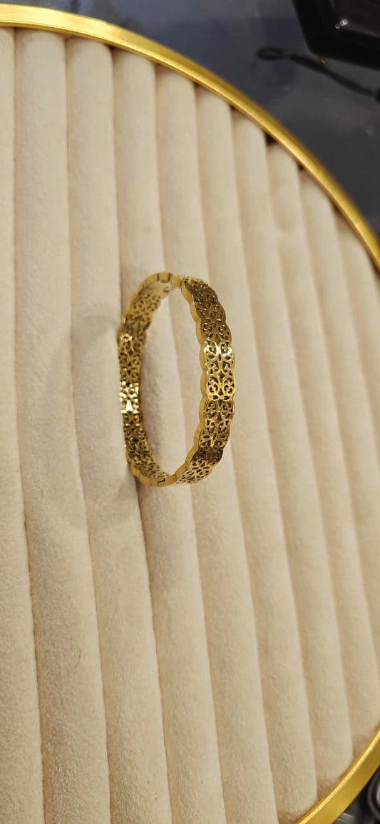 18k Bangle
